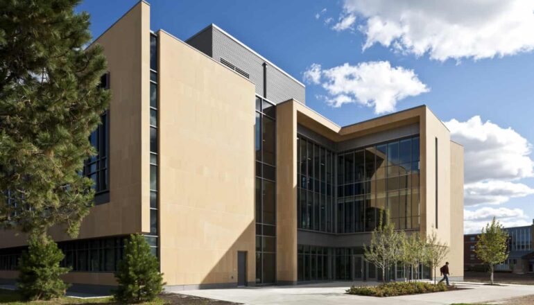 GUSTAVUS ADOLPHUS COLLEGE WARREN AND DONNA BECK ACADEMIC HALL