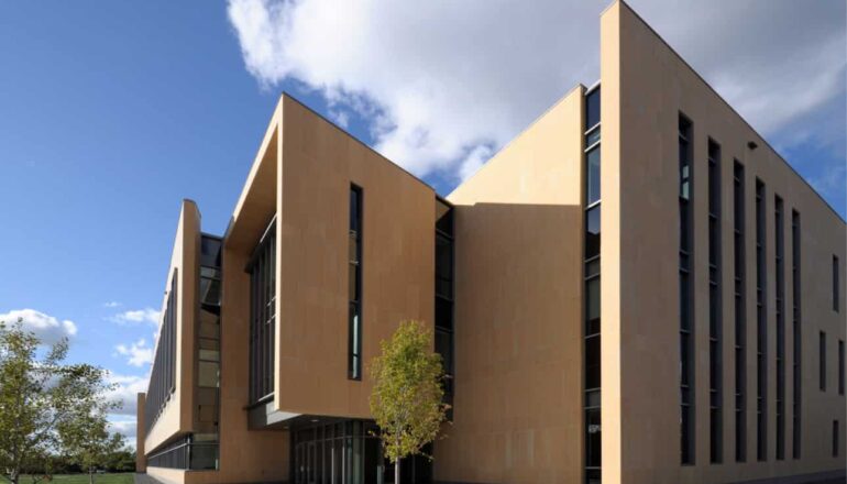 GUSTAVUS ADOLPHUS COLLEGE WARREN AND DONNA BECK ACADEMIC HALL