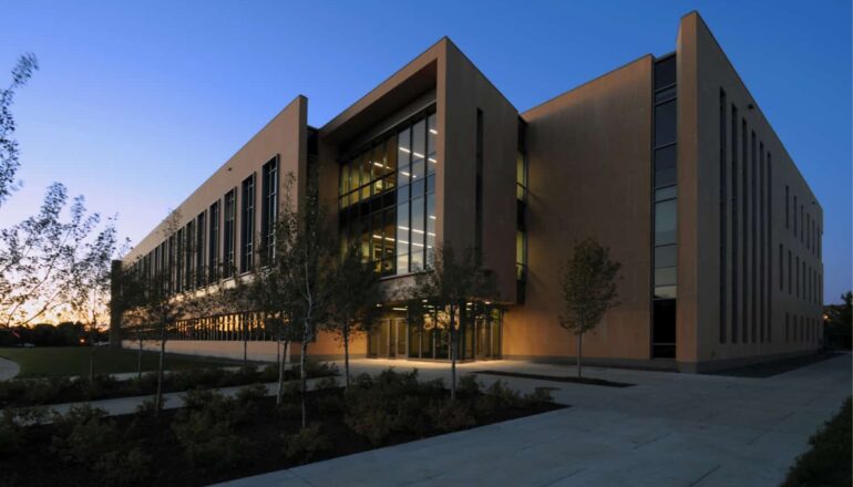 GUSTAVUS ADOLPHUS COLLEGE WARREN AND DONNA BECK ACADEMIC HALL