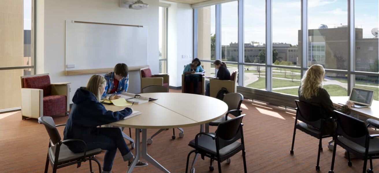 GUSTAVUS ADOLPHUS COLLEGE WARREN AND DONNA BECK ACADEMIC HALL