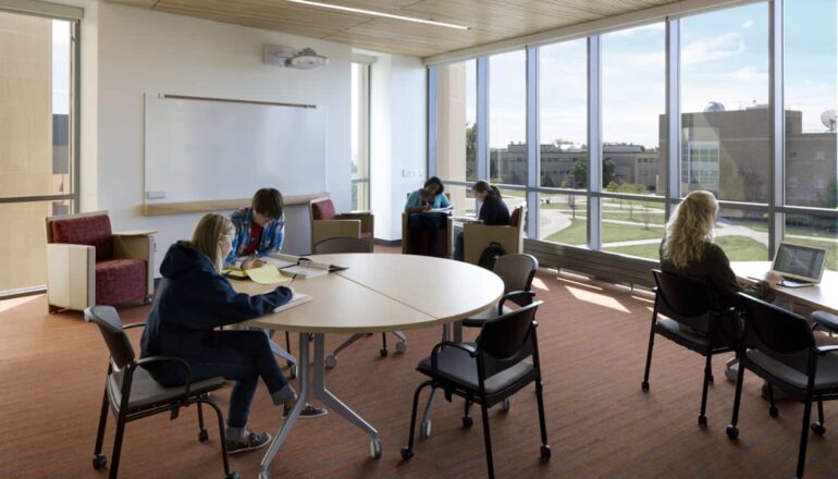 GUSTAVUS ADOLPHUS COLLEGE WARREN AND DONNA BECK ACADEMIC HALL