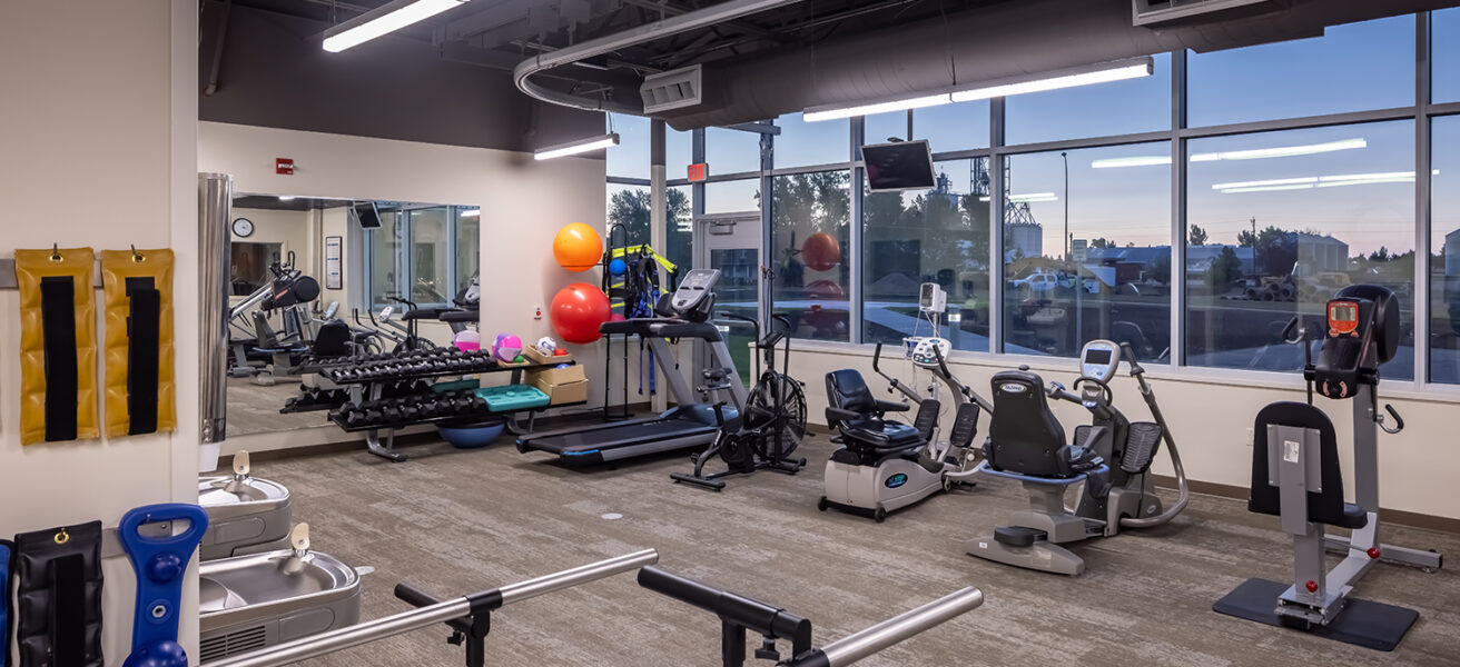 The Avera Missouri River physical therapy space at dusk with plentiful views to nature.