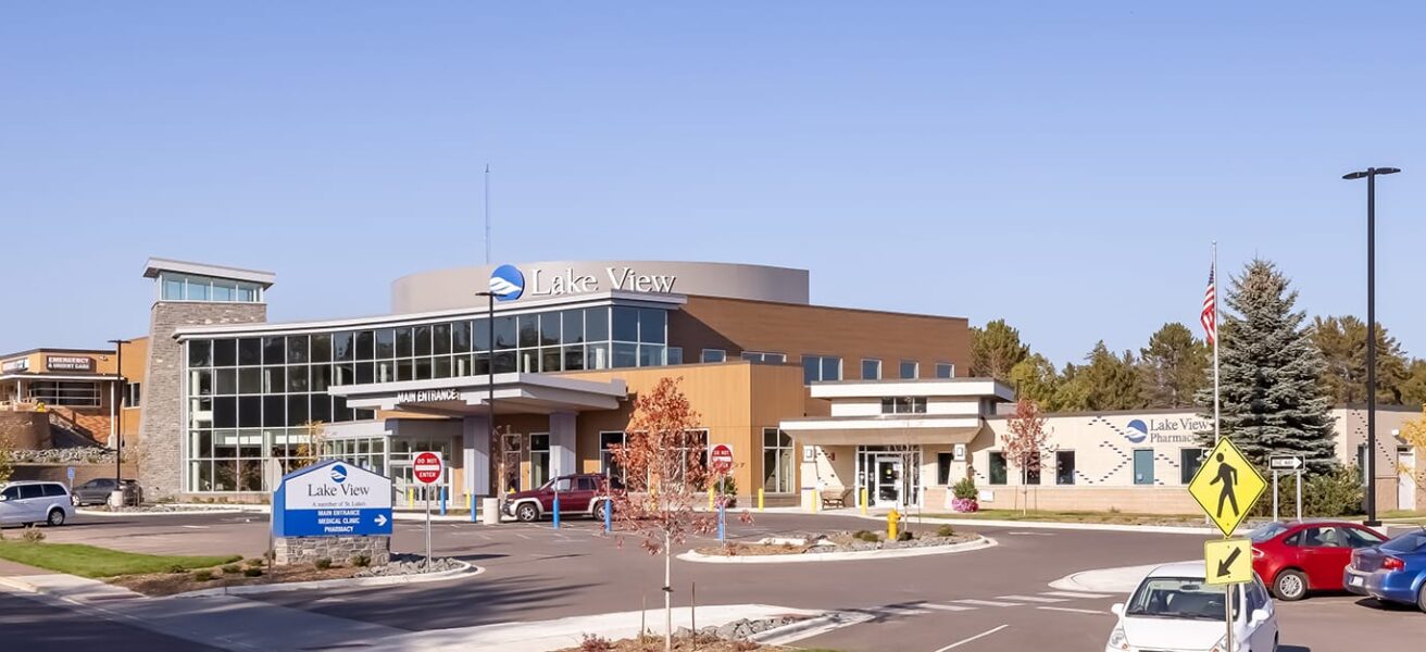 Overall exterior view of the campus entry and new addition between the existing hospital and clinic.