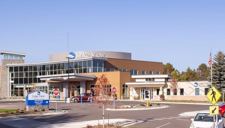 Overall exterior view of the campus entry and new addition between the existing hospital and clinic.