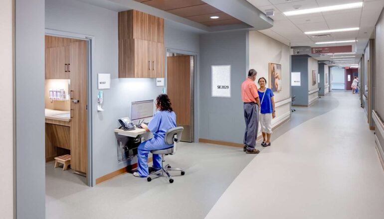 A nurse station touchdown between two post op rooms.