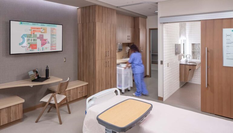 The footwall of a post op room with large monitor and nurses station.